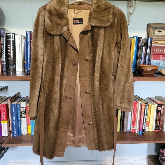 Jackets & Blazers - Vintage Luxury leather and faux fur jacket. Women's medium
